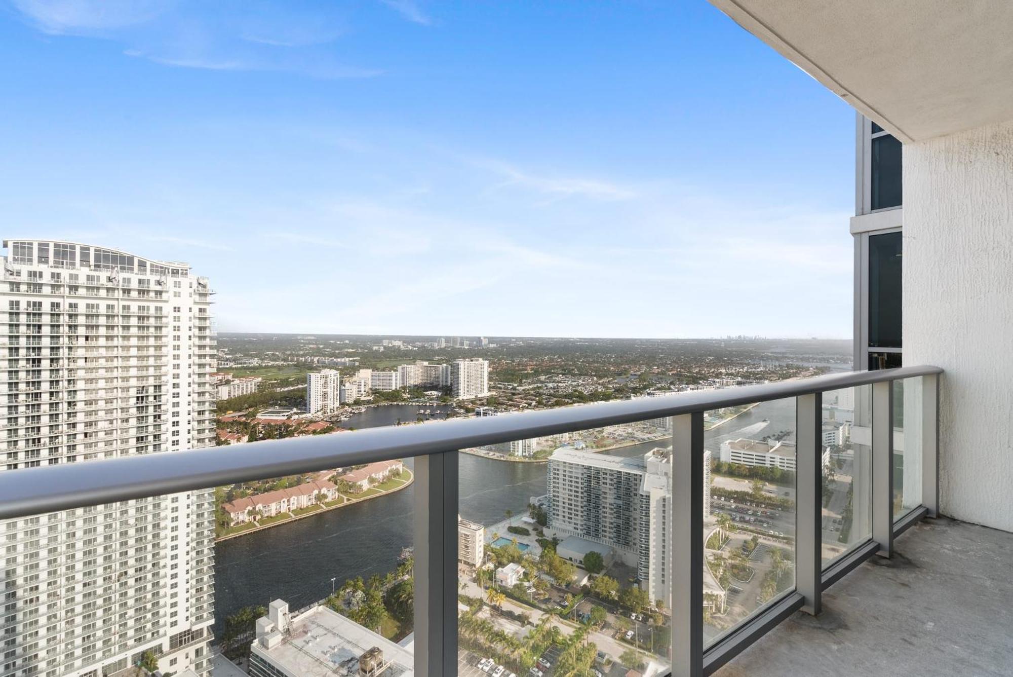 High Floor Corner 2 Bdr At Lyfe Resort Холивуд Екстериор снимка